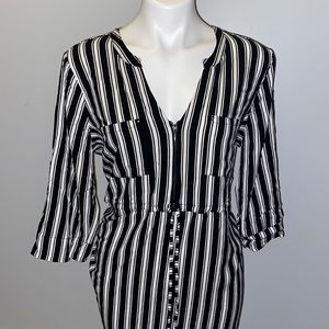 Torrid Black and White Top Size 00 EUC
